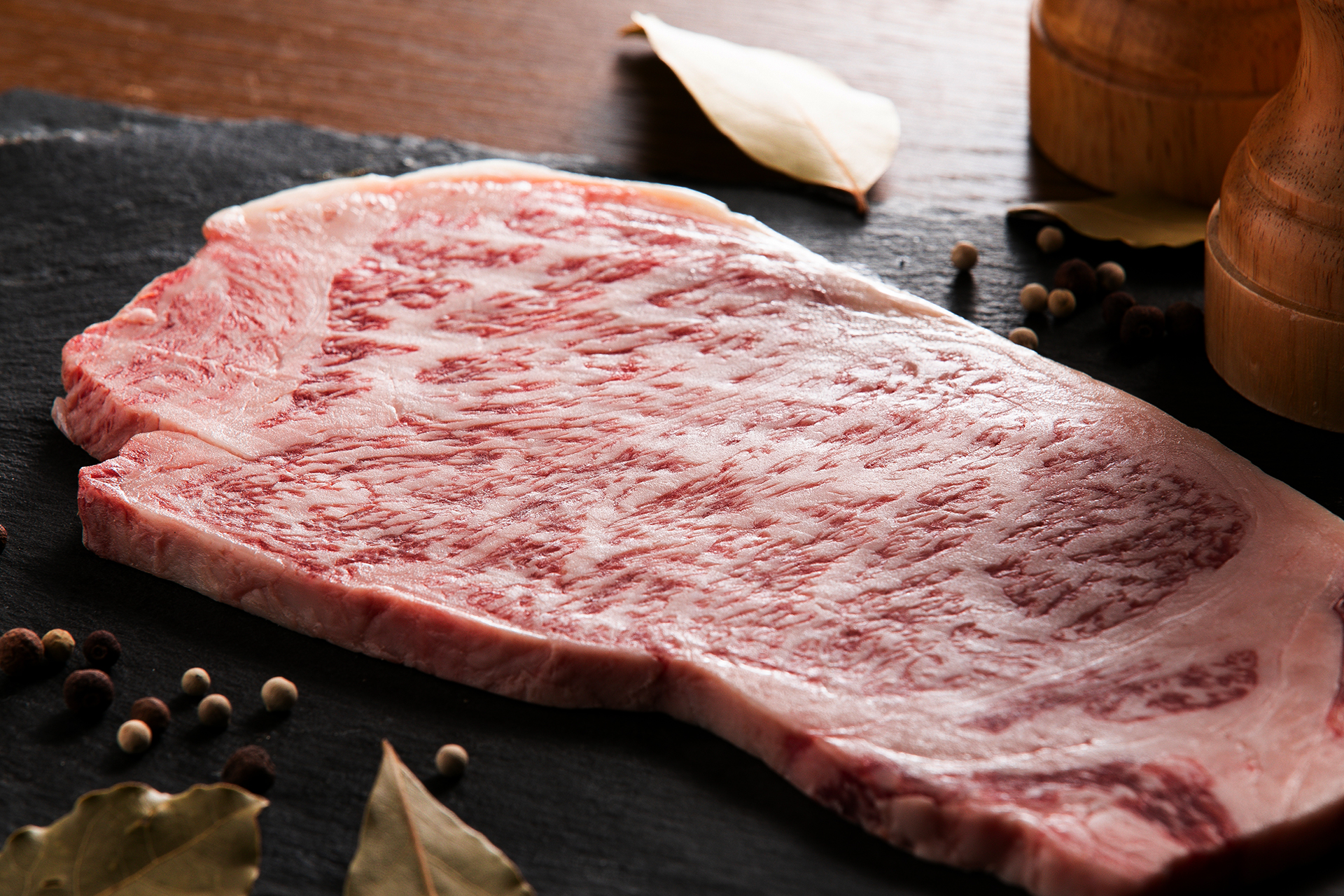青森県平川市の精肉店　肉の豚金（葛西精肉店）