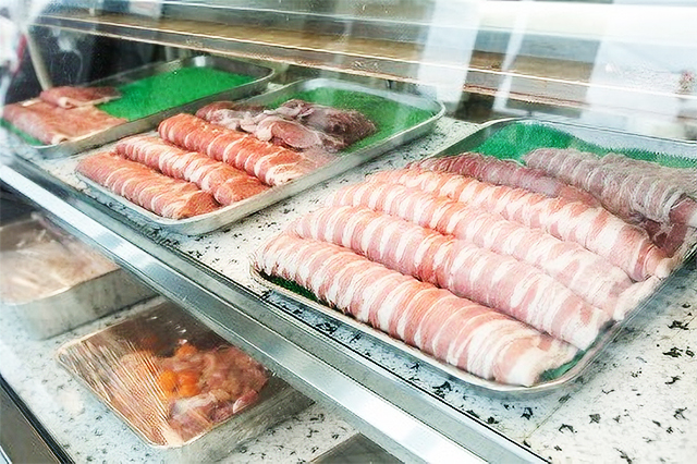 青森県平川市 肉の豚金